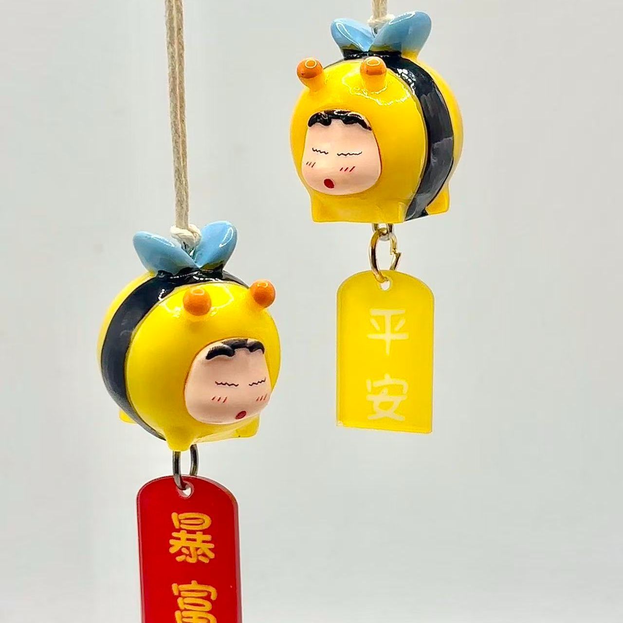Car Accessories Etsy - Crayon Shin-chan Bee Cosplay Figuur Auto